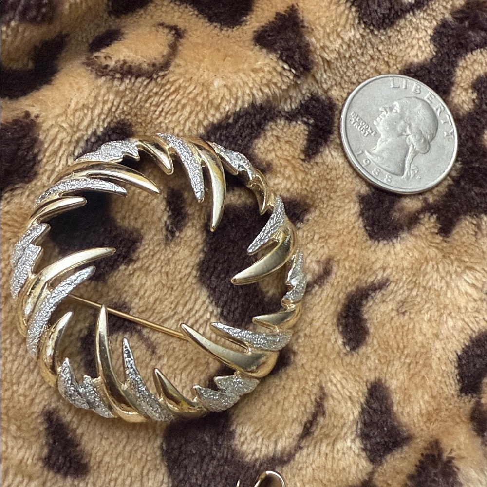 Vintage Signed Sarah Coventry Fire and Ice Brooch